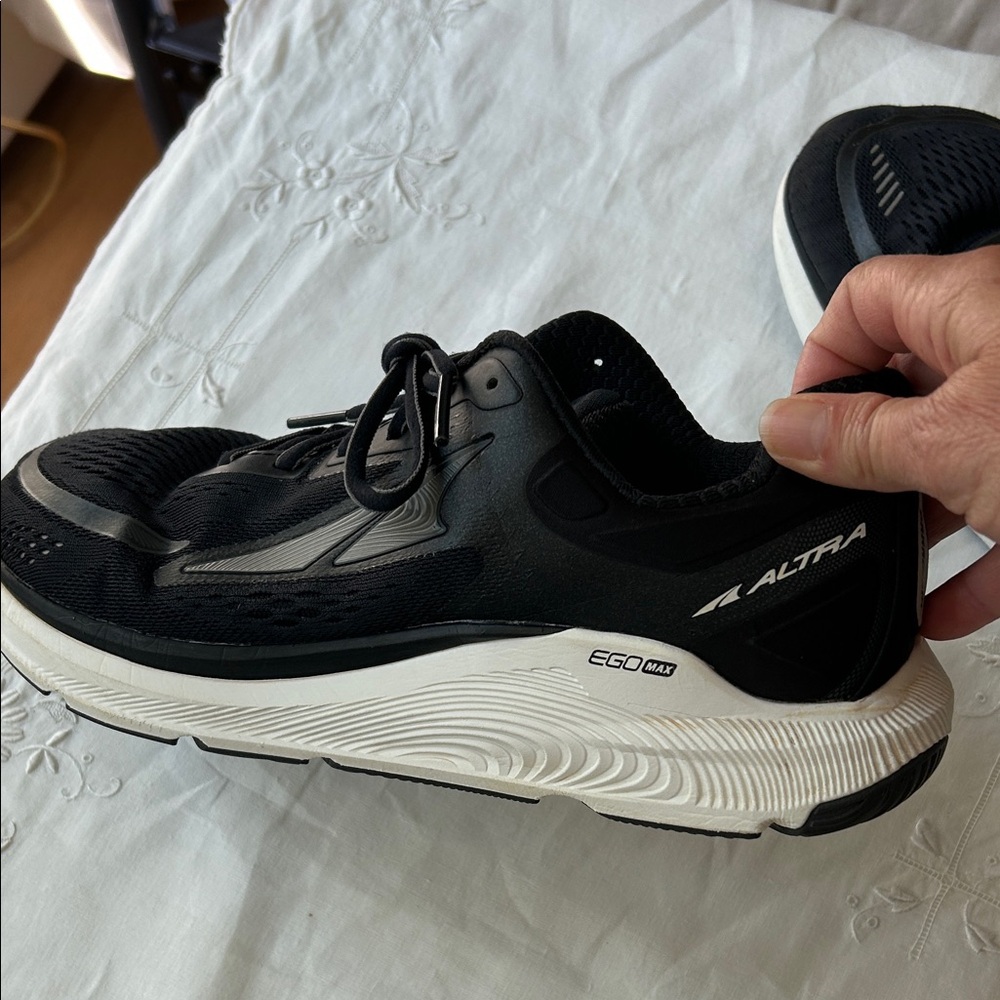 Altra Men's Paradigm Black and White Sneakers Running Shoes 9 - Picture 4 of 9